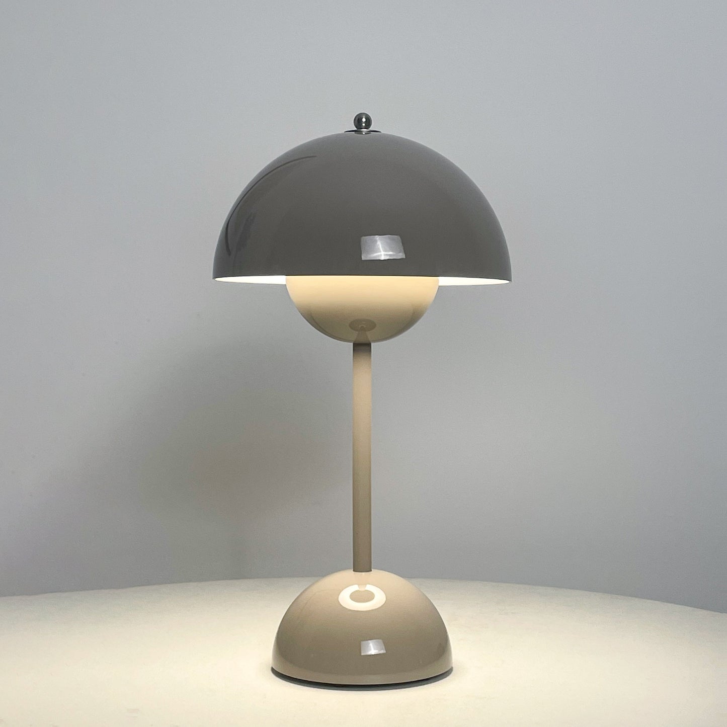 Draadloze Tafellamp met Geïntegreerde LED Accu — Dimbaar 3000K-6000K | Icoon Scandinavisch Design