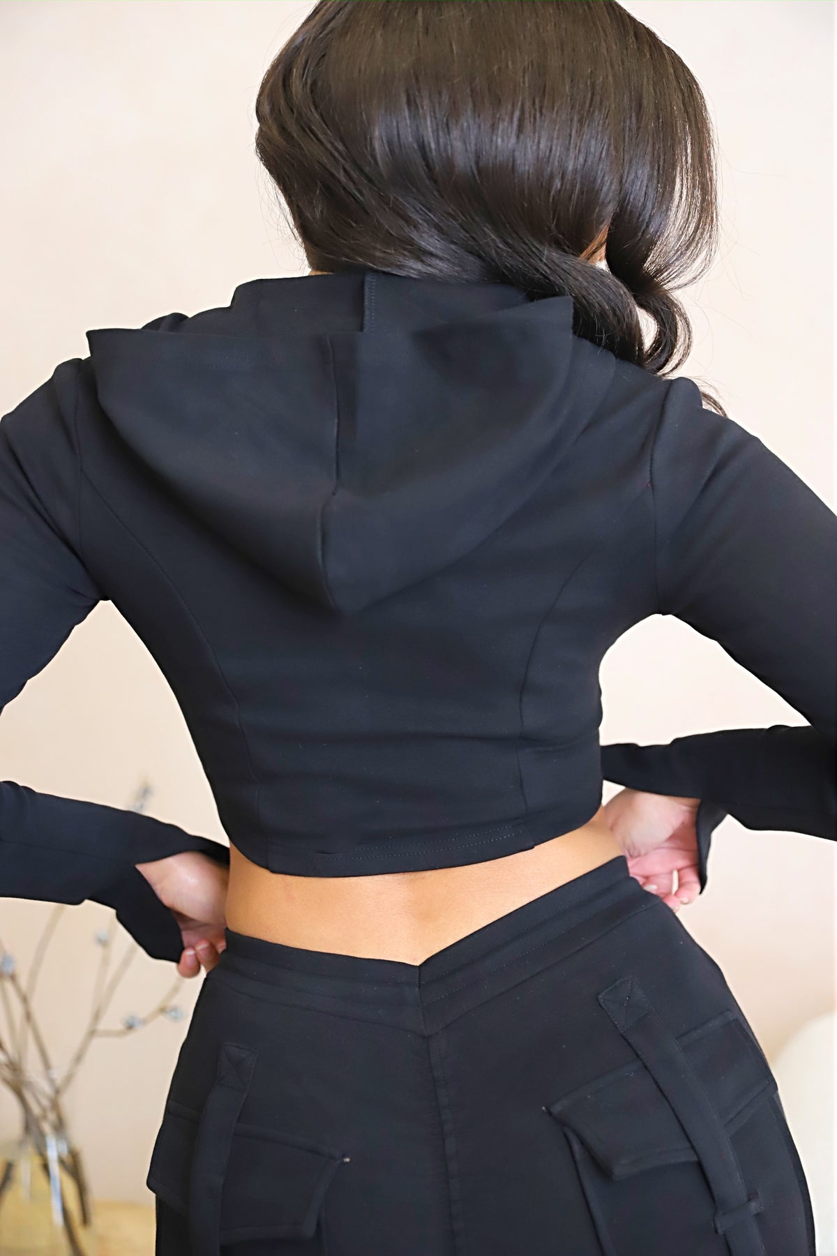 Zachte Loungewear Set met Crop Hoodie en Joggers → Comfortabele Lounge Set met Crop Hoodie en Jogger Broek