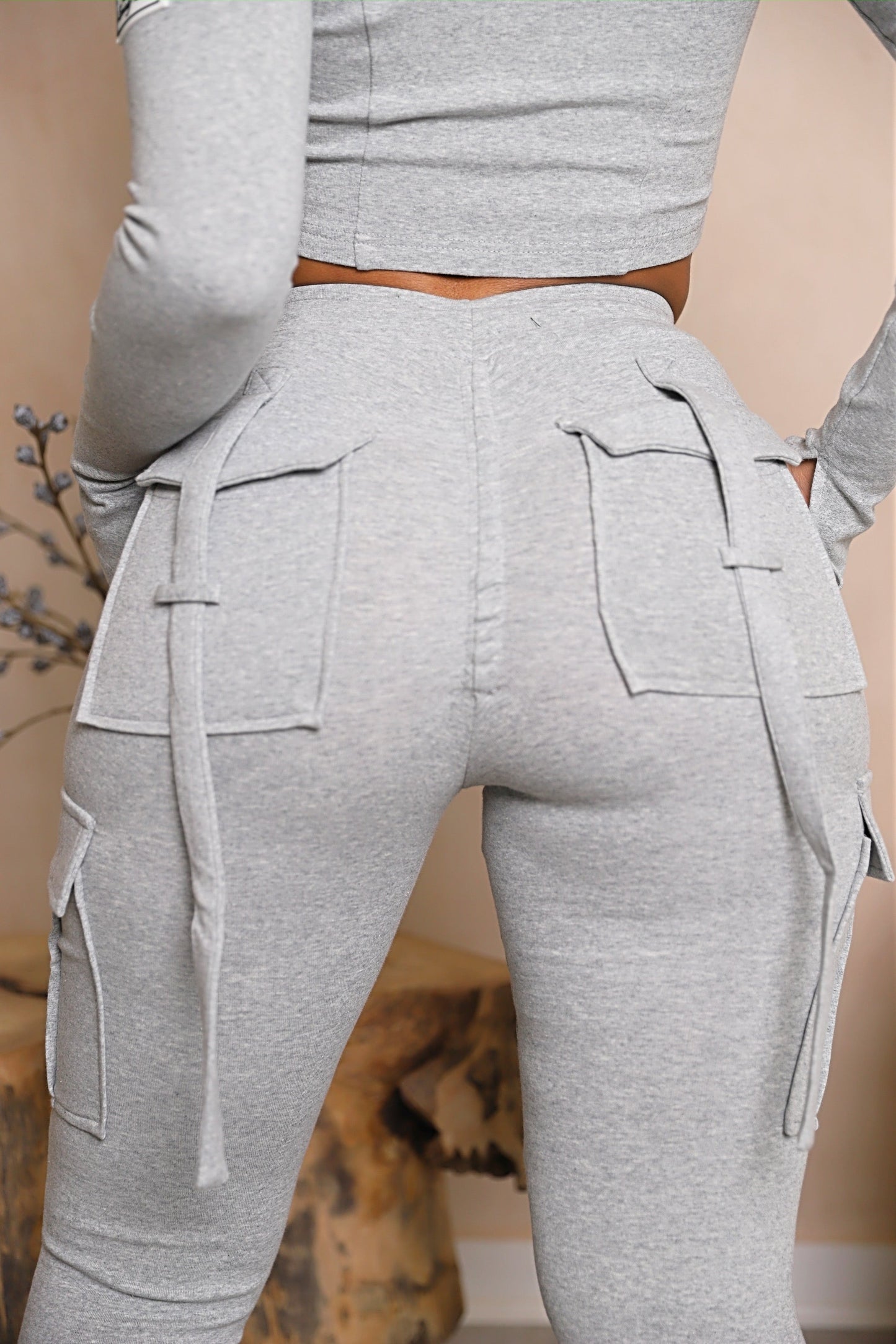 Zachte Loungewear Set met Crop Hoodie en Joggers → Comfortabele Lounge Set met Crop Hoodie en Jogger Broek
