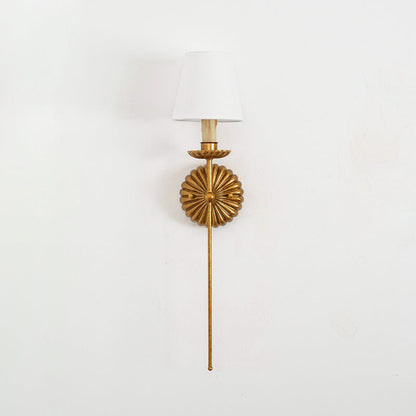 Luxe dubbele wandlamp met stoffen kap en antiek goud bladgoud afwerking voor hal en woonkamer