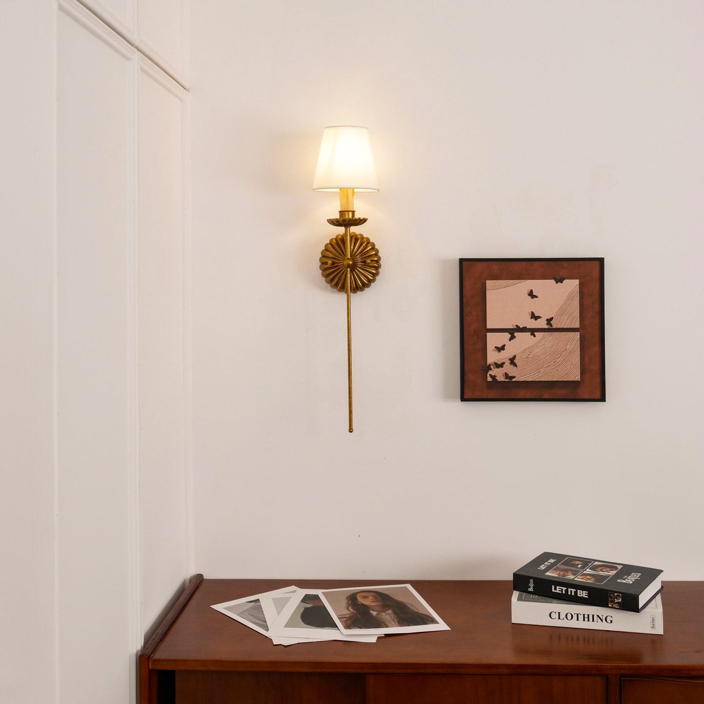 Luxe dubbele wandlamp met stoffen kap en antiek goud bladgoud afwerking voor hal en woonkamer