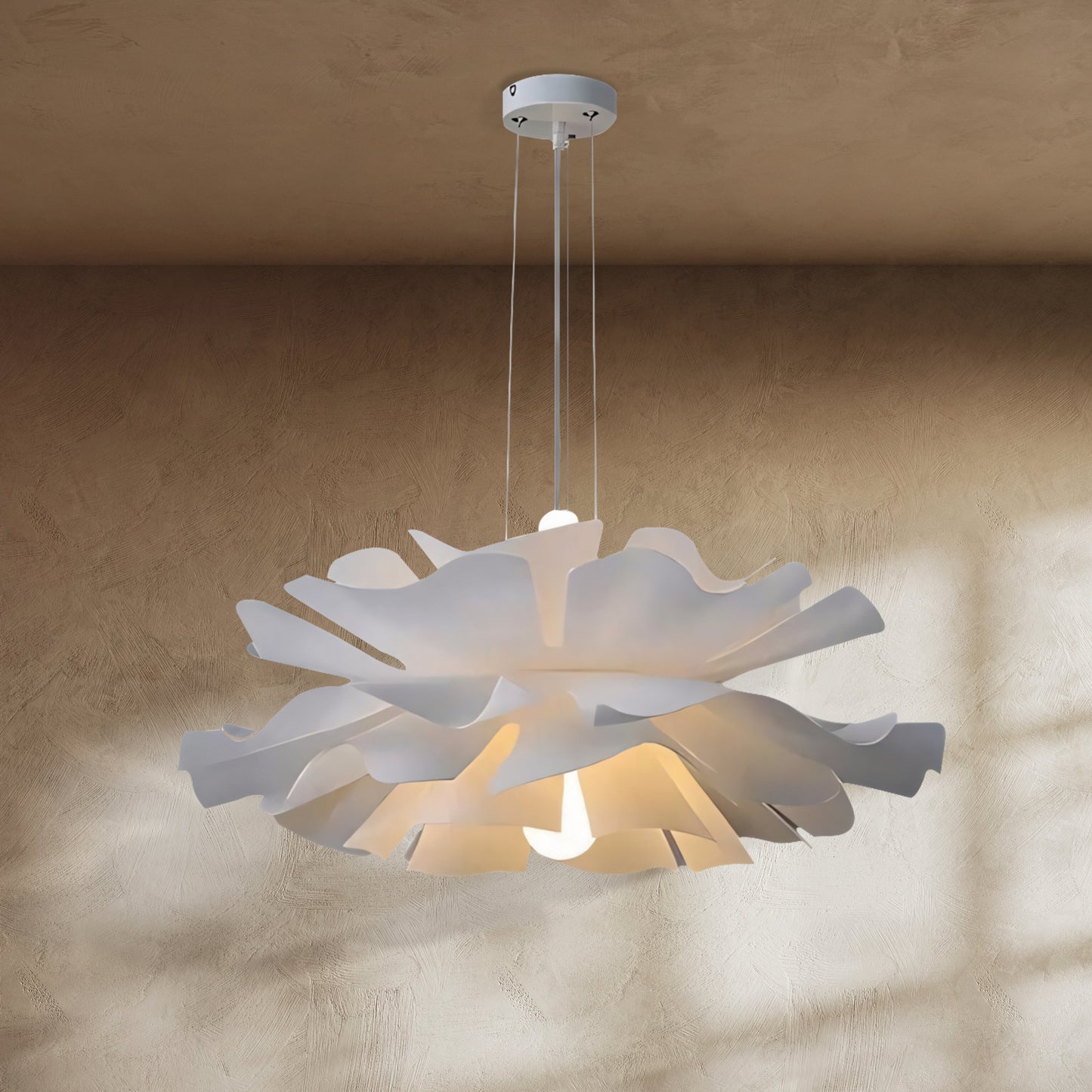 Sculpturale Bloemvormige LED Kroonluchter Met Zachte Lichtverdeling
