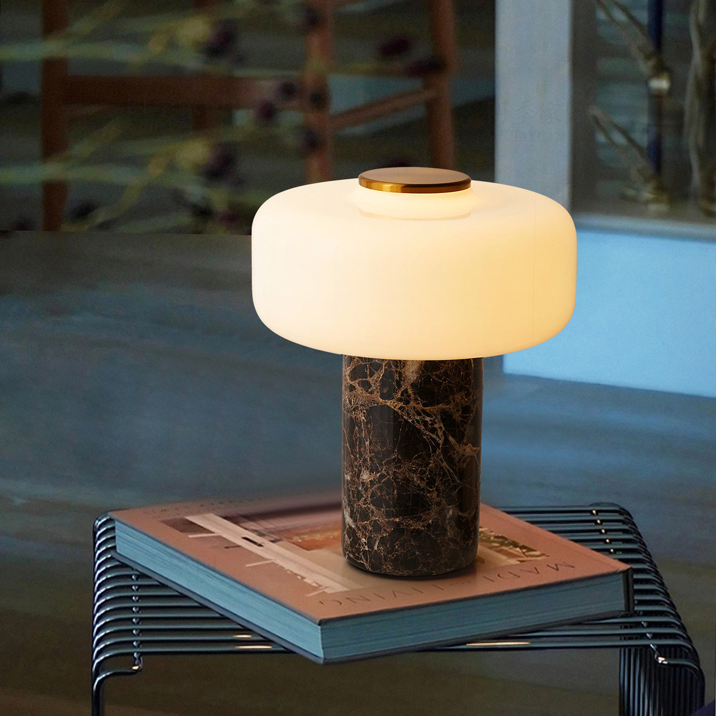 Oplaadbare Marmeren Tafellamp met Opaalglaskapje – Dimbaar Draadloos Sfeerlicht met Natuursteen Basis voor Woonkamer Slaapkamer Luxe Interieur