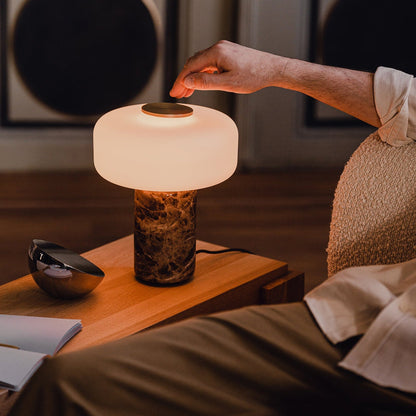 Oplaadbare Marmeren Tafellamp met Opaalglaskapje – Dimbaar Draadloos Sfeerlicht met Natuursteen Basis voor Woonkamer Slaapkamer Luxe Interieur