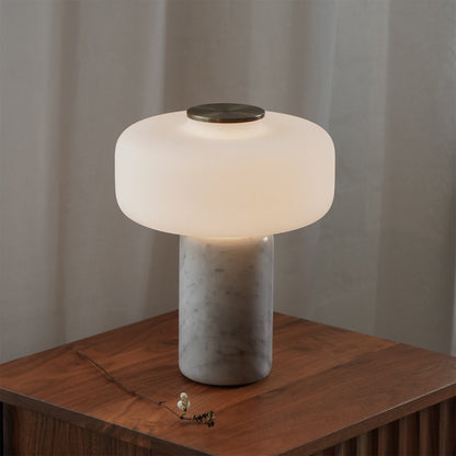 Oplaadbare Marmeren Tafellamp met Opaalglaskapje – Dimbaar Draadloos Sfeerlicht met Natuursteen Basis voor Woonkamer Slaapkamer Luxe Interieur
