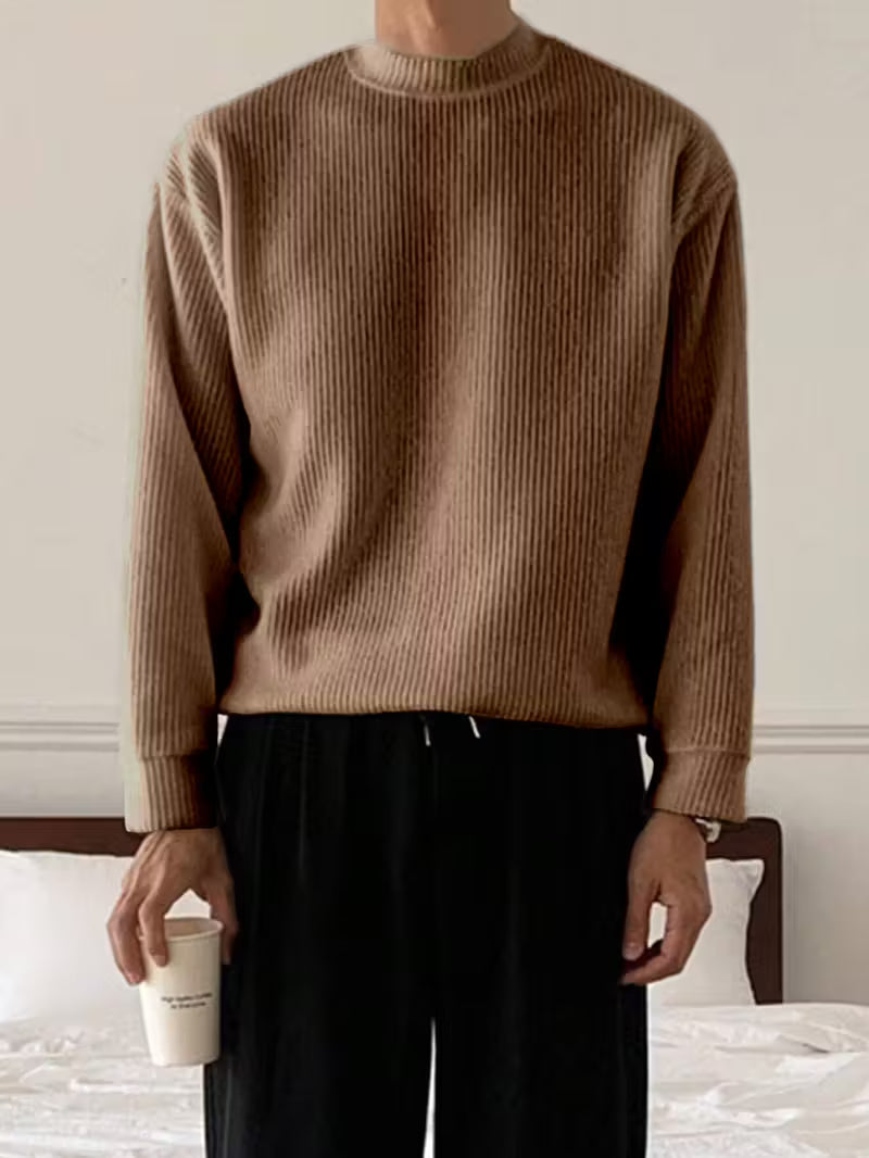Gebreide trui met ronde hals en lange mouwen