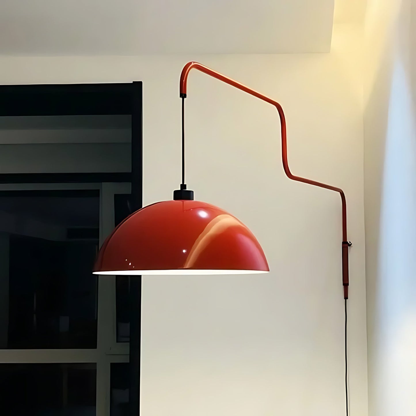 Geometrische Wandlamp Plug-In met Dimfunctie – Rood & Zwart Metalen Design – 3 Maten S/M/L