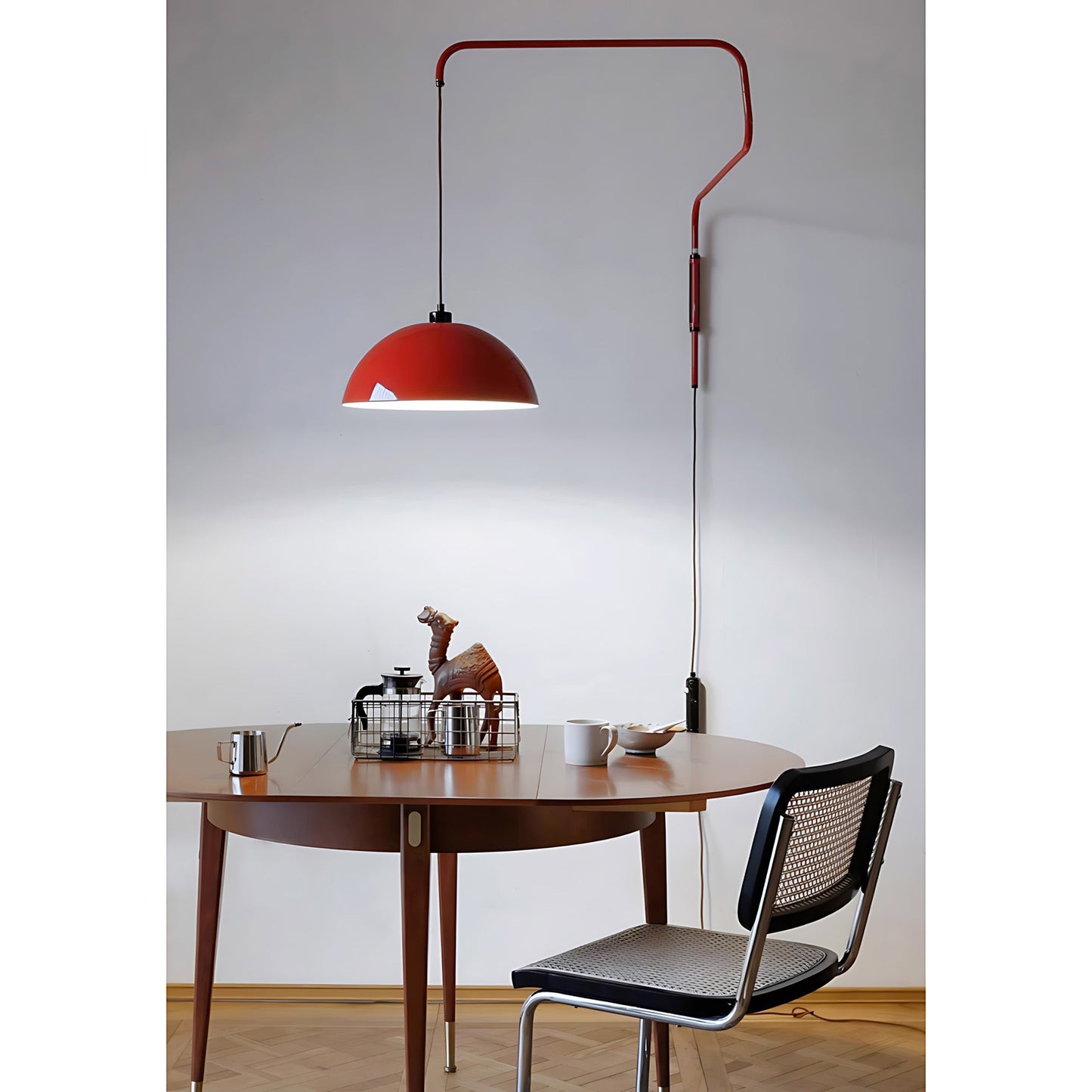 Geometrische Wandlamp Plug-In met Dimfunctie – Rood & Zwart Metalen Design – 3 Maten S/M/L