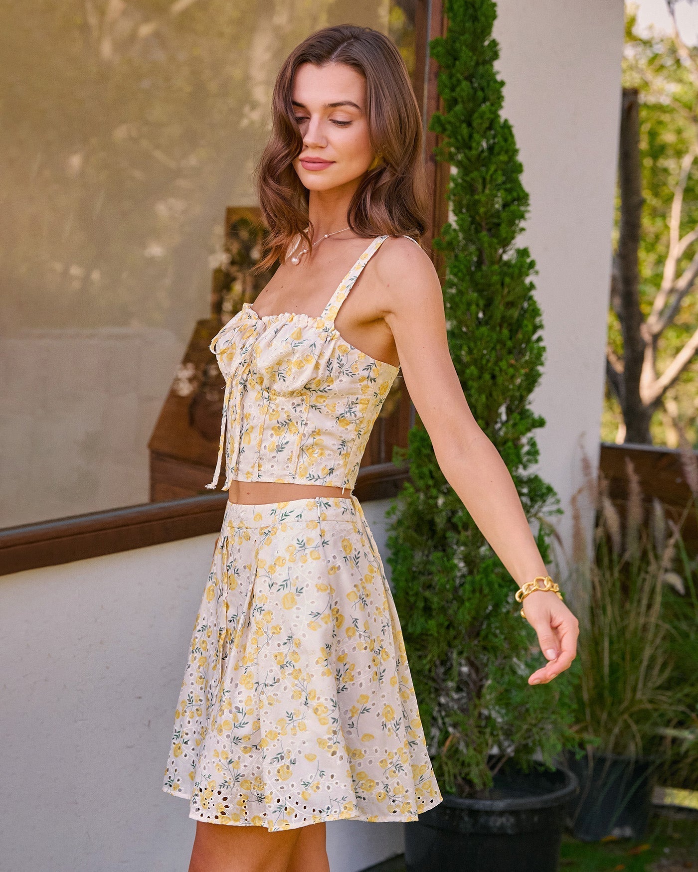 Gina | Dames Tanktop - Geborduurd Bloemenontwerp, Mouwloos Elegante Top 3