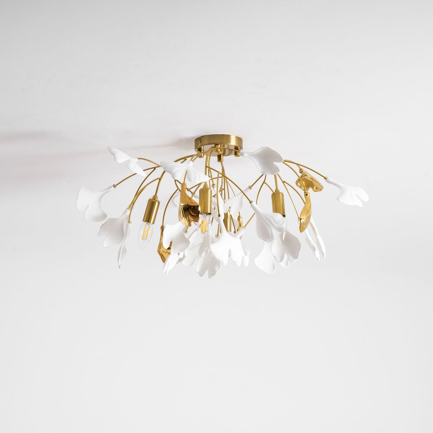 Keramische Hanglamp Ginkgo-Blad – Goudkleurige Armatuur met Witte Bladeren – Modern Natuurgeïnspireerd Design voor Woonkamer Eetkamer Slaapkamer