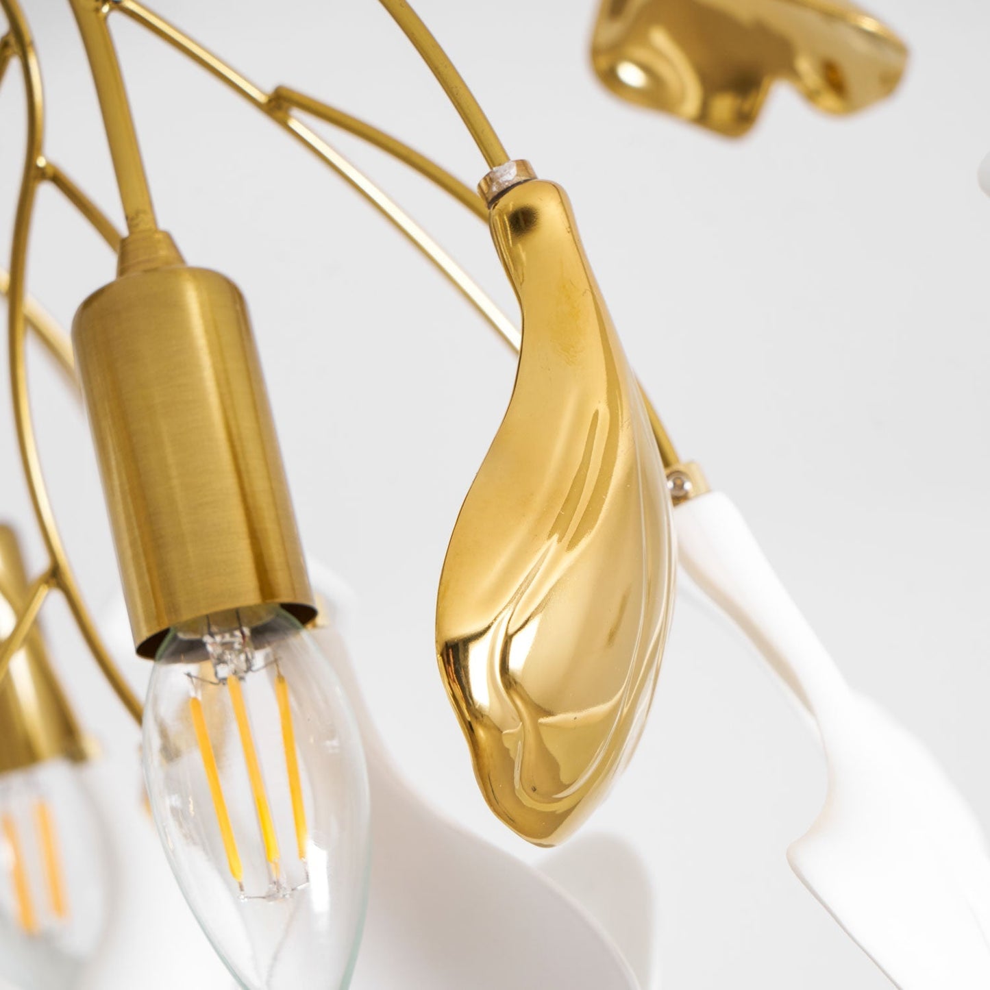 Keramische Hanglamp Ginkgo-Blad – Goudkleurige Armatuur met Witte Bladeren – Modern Natuurgeïnspireerd Design voor Woonkamer Eetkamer Slaapkamer