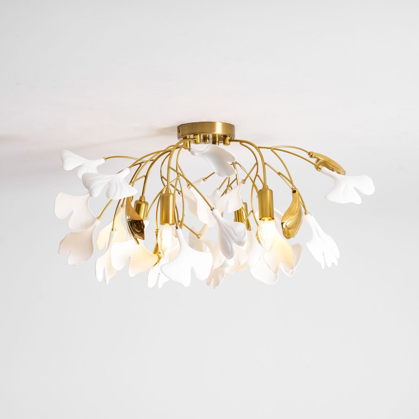 Keramische Hanglamp Ginkgo-Blad – Goudkleurige Armatuur met Witte Bladeren – Modern Natuurgeïnspireerd Design voor Woonkamer Eetkamer Slaapkamer