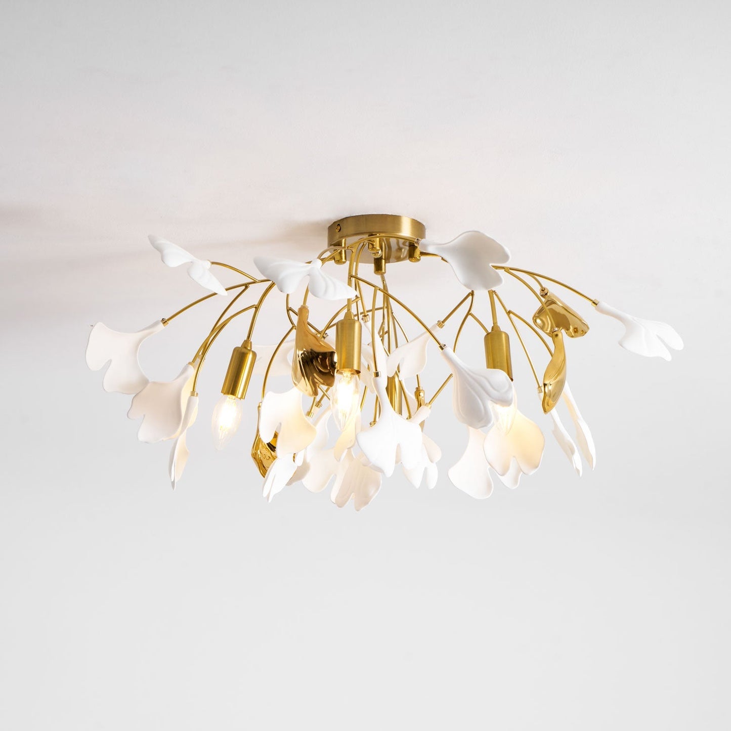 Keramische Hanglamp Ginkgo-Blad – Goudkleurige Armatuur met Witte Bladeren – Modern Natuurgeïnspireerd Design voor Woonkamer Eetkamer Slaapkamer
