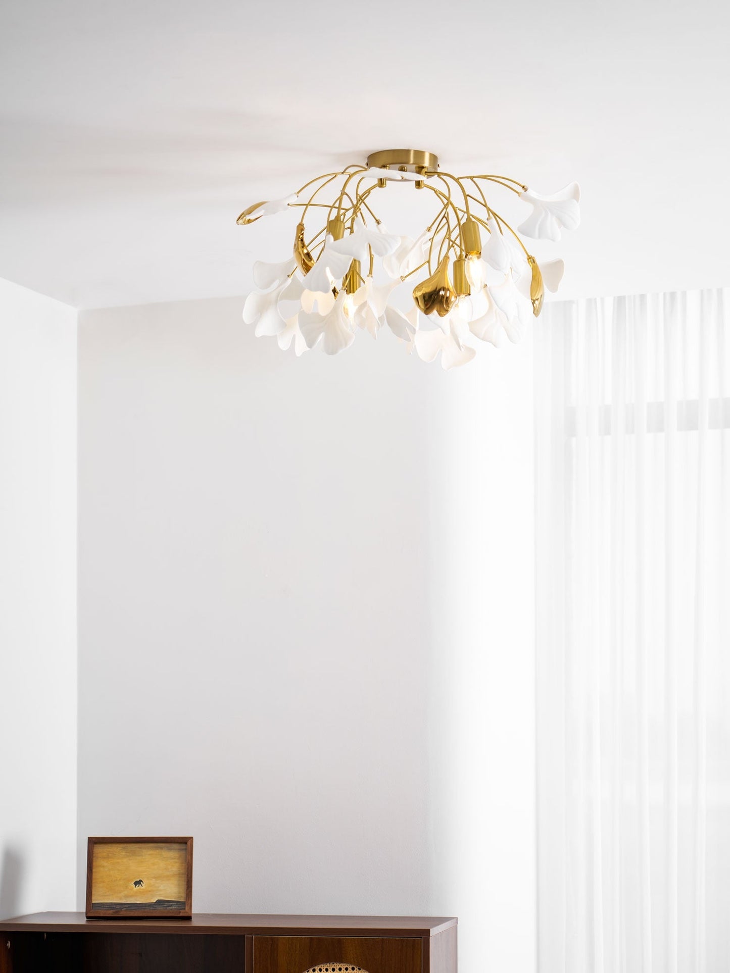 Keramische Hanglamp Ginkgo-Blad – Goudkleurige Armatuur met Witte Bladeren – Modern Natuurgeïnspireerd Design voor Woonkamer Eetkamer Slaapkamer