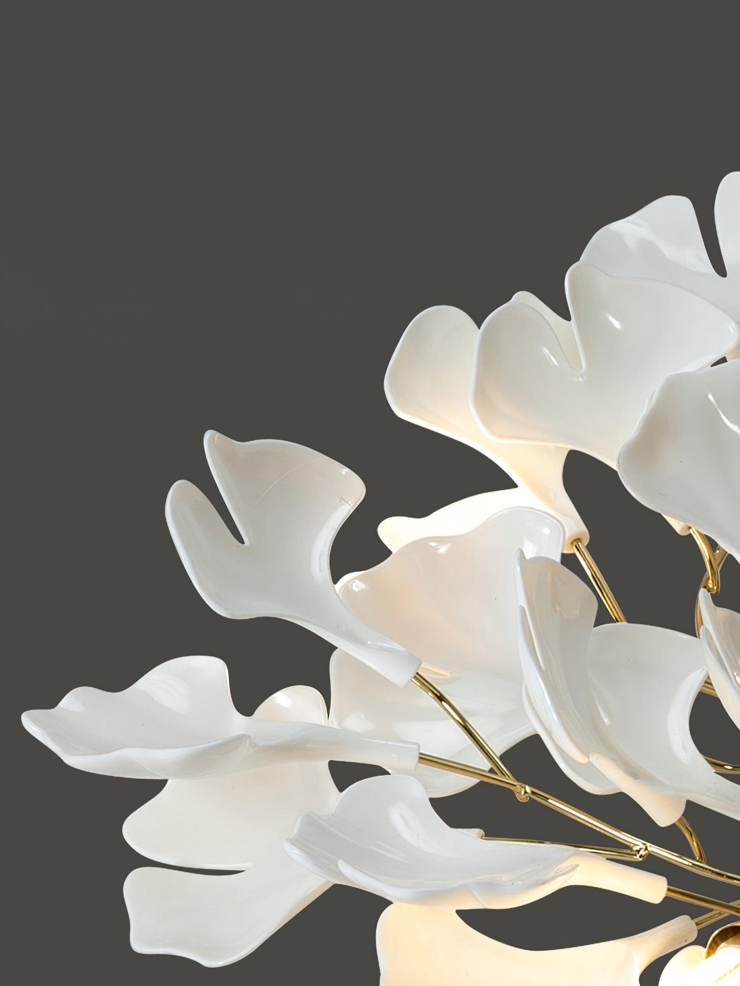 Keramische Hanglamp Ginkgo-Blad – Goudkleurige Armatuur met Witte Bladeren – Modern Natuurgeïnspireerd Design voor Woonkamer Eetkamer Slaapkamer