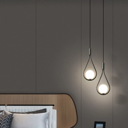 Nordic Hanglamp met Strakke Silhouet – Zwart & Goud Design