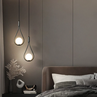 Nordic Hanglamp met Strakke Silhouet – Zwart & Goud Design