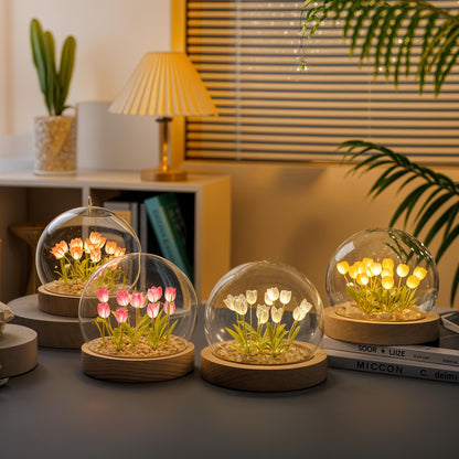 LED Tafellamp met Tulpen onder Glazen Stolp – Dimbaar Warm Wit Nachtlampje voor Slaapkamer en Woonkamer