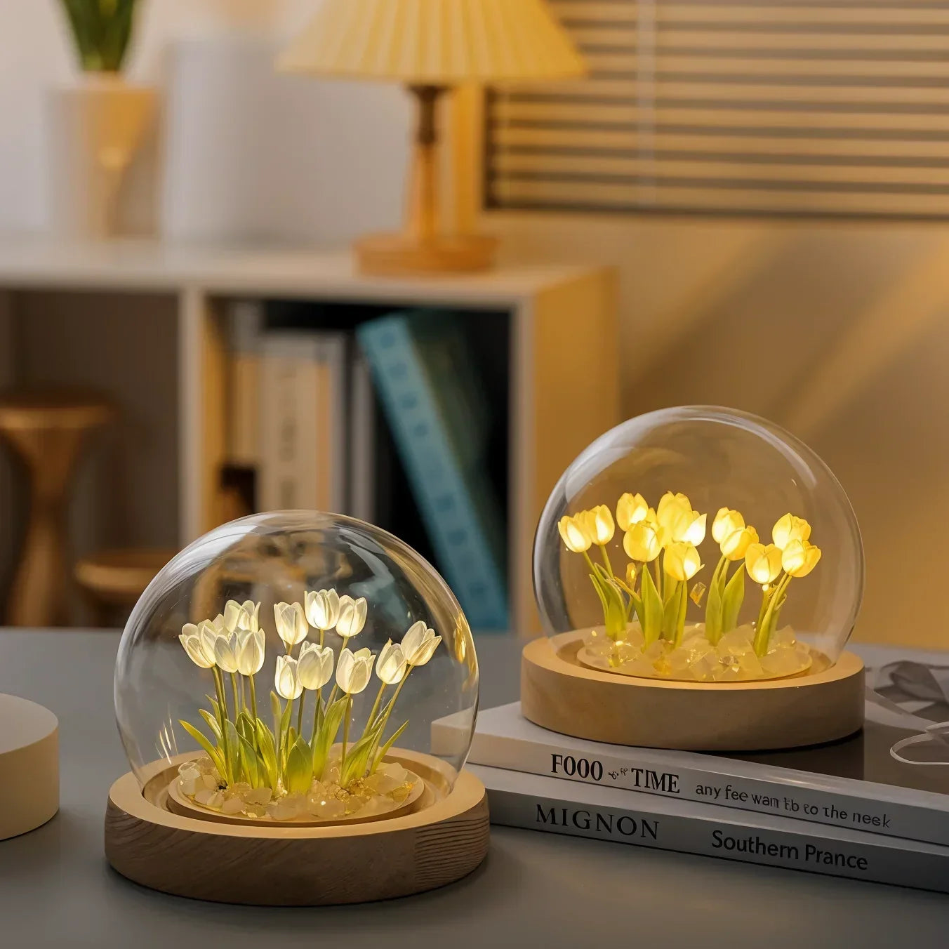 LED Tafellamp met Tulpen onder Glazen Stolp – Dimbaar Warm Wit Nachtlampje voor Slaapkamer en Woonkamer
