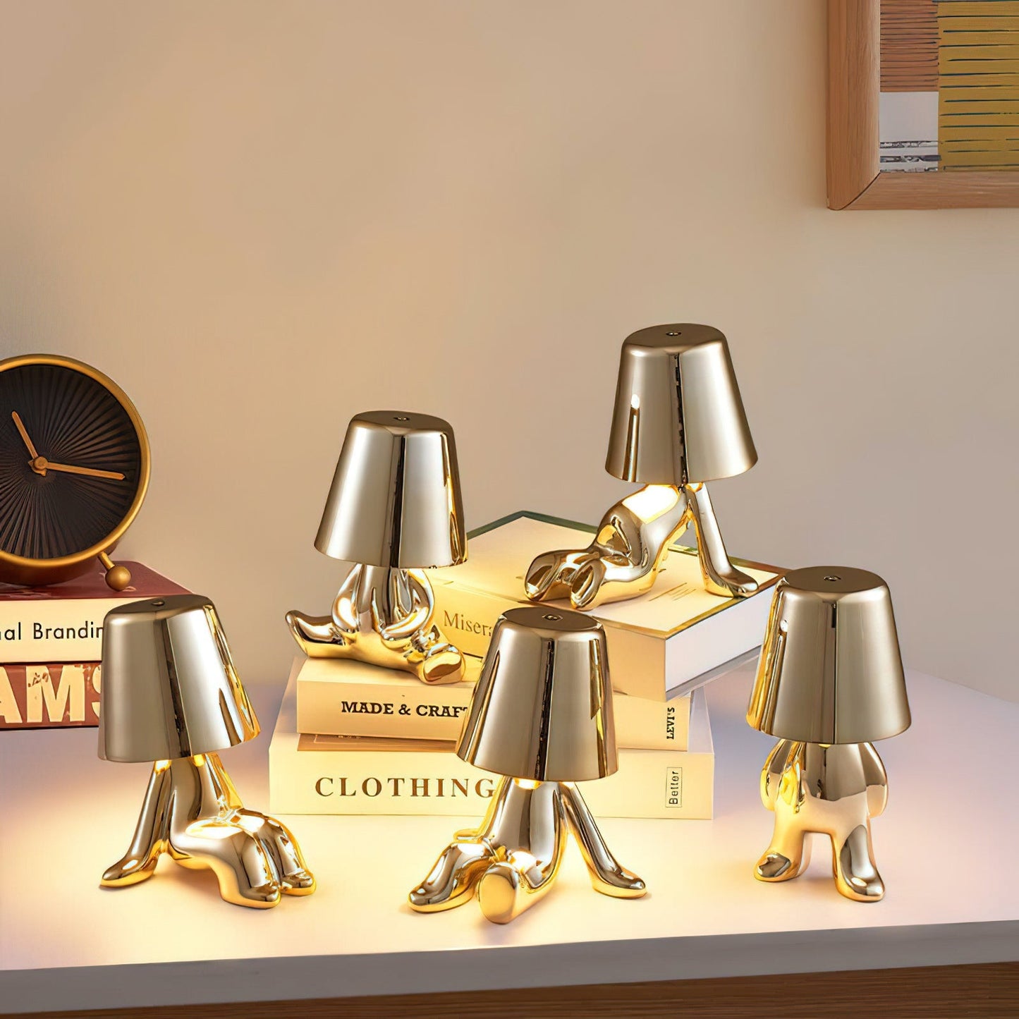 Moderne Tafellamp met Sculptuur – Goudkleurige Broers met Ingebouwde Accu en LED – Artistieke Verlichting voor Woonkamer, Slaapkamer & Bureau