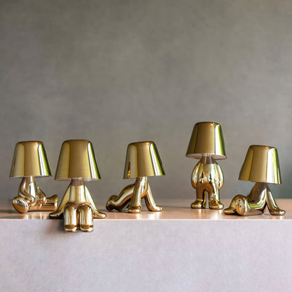 Moderne Tafellamp met Sculptuur – Goudkleurige Broers met Ingebouwde Accu en LED – Artistieke Verlichting voor Woonkamer, Slaapkamer & Bureau