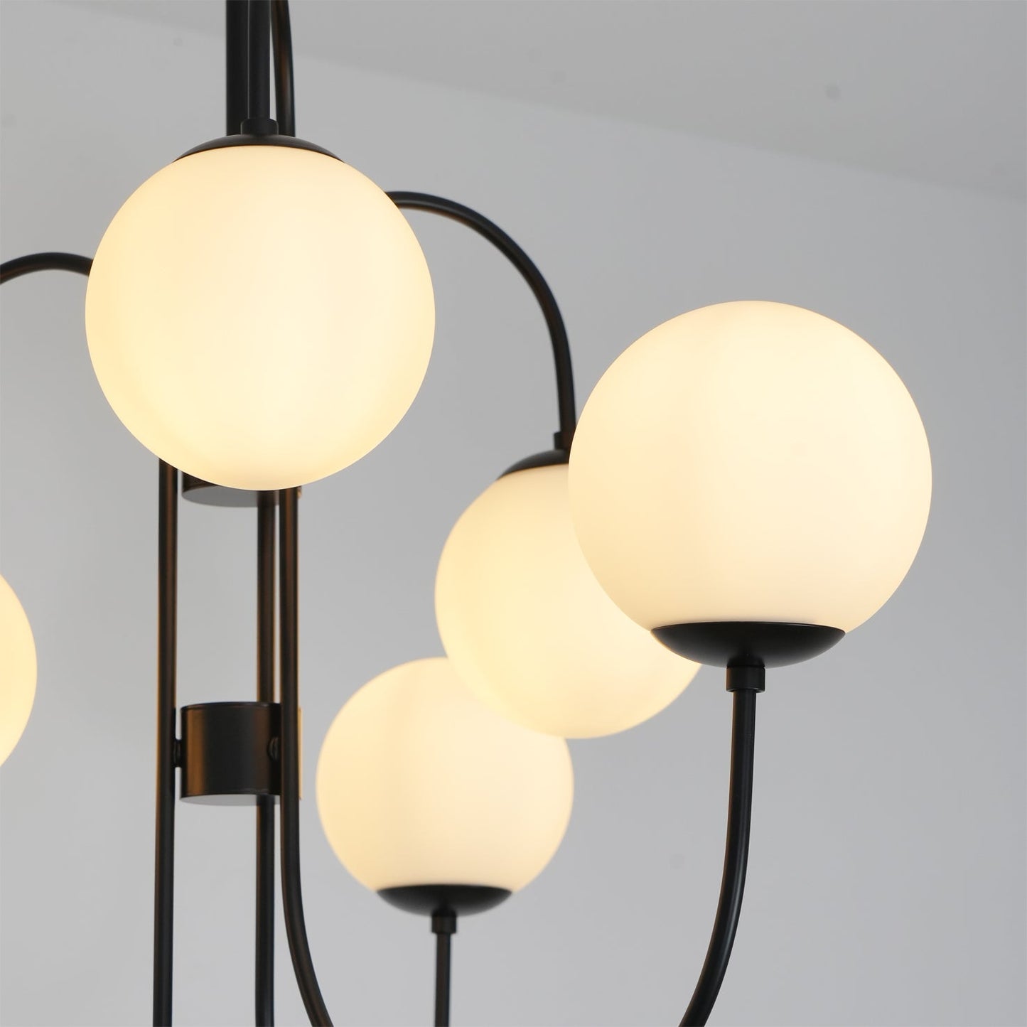 Zwanenhals Kroonluchter Ø76 cm – 8-Lichts Hanglamp met Glazen Bollen Goud/Zwart