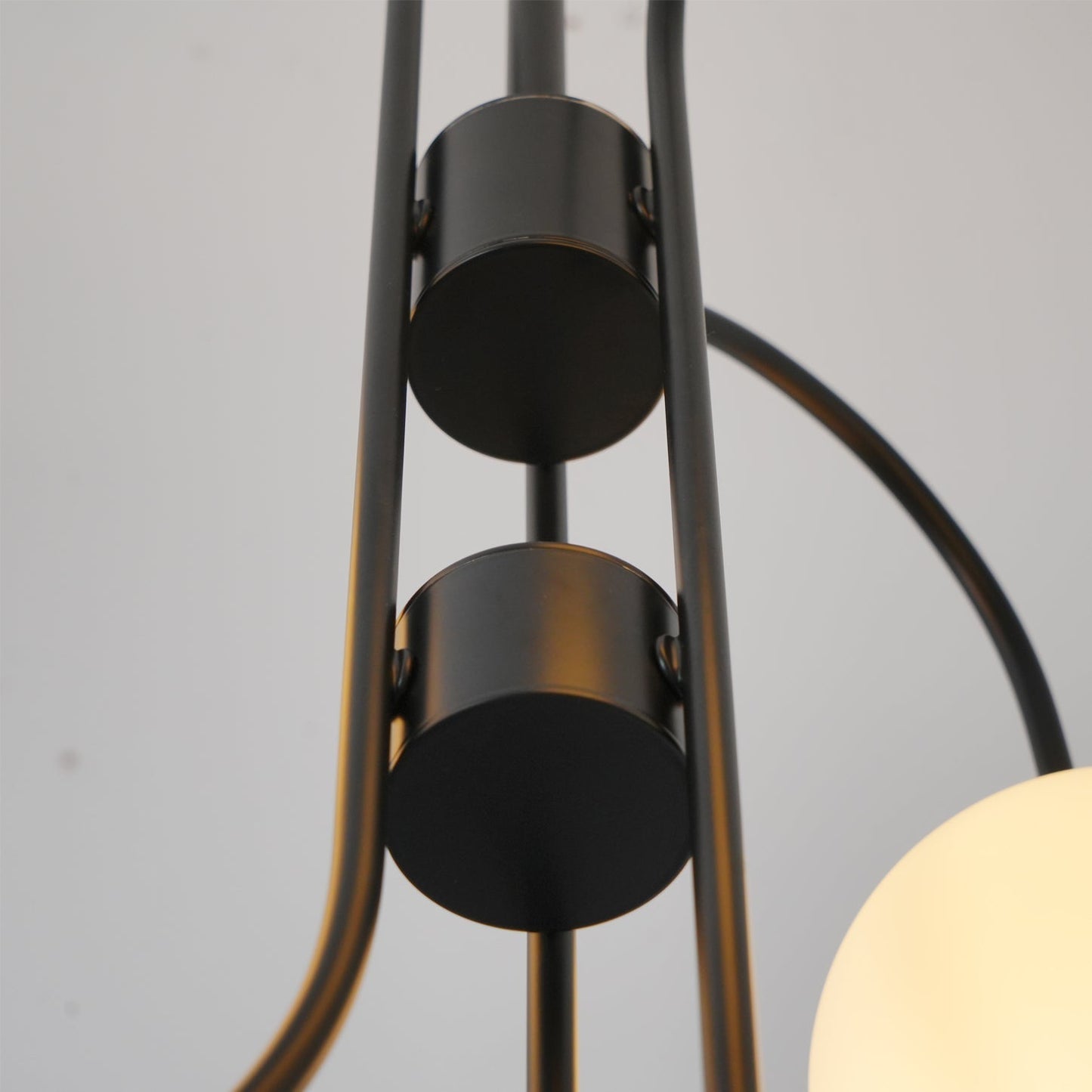 Zwanenhals Kroonluchter Ø76 cm – 8-Lichts Hanglamp met Glazen Bollen Goud/Zwart