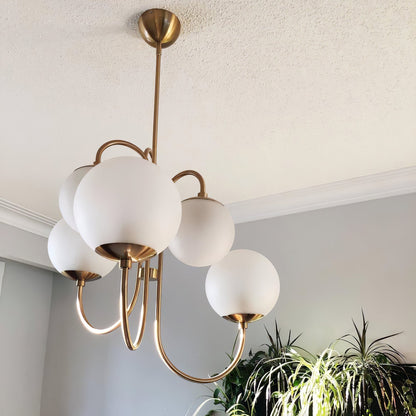 Zwanenhals Kroonluchter Ø76 cm – 8-Lichts Hanglamp met Glazen Bollen Goud/Zwart