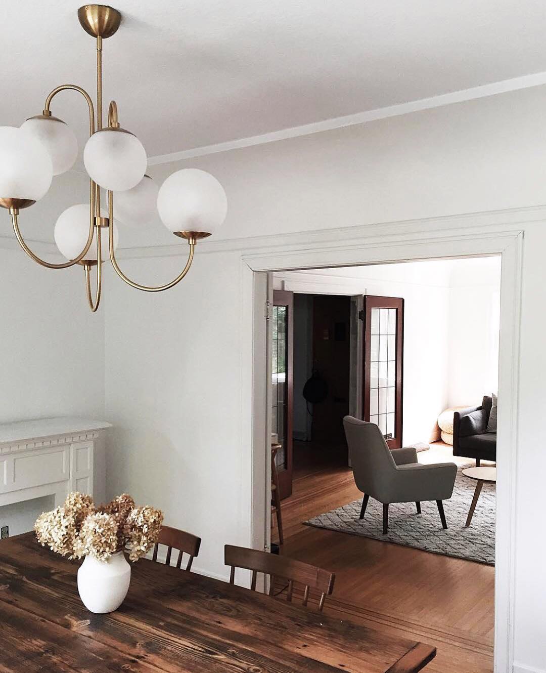 Zwanenhals Kroonluchter Ø76 cm – 8-Lichts Hanglamp met Glazen Bollen Goud/Zwart