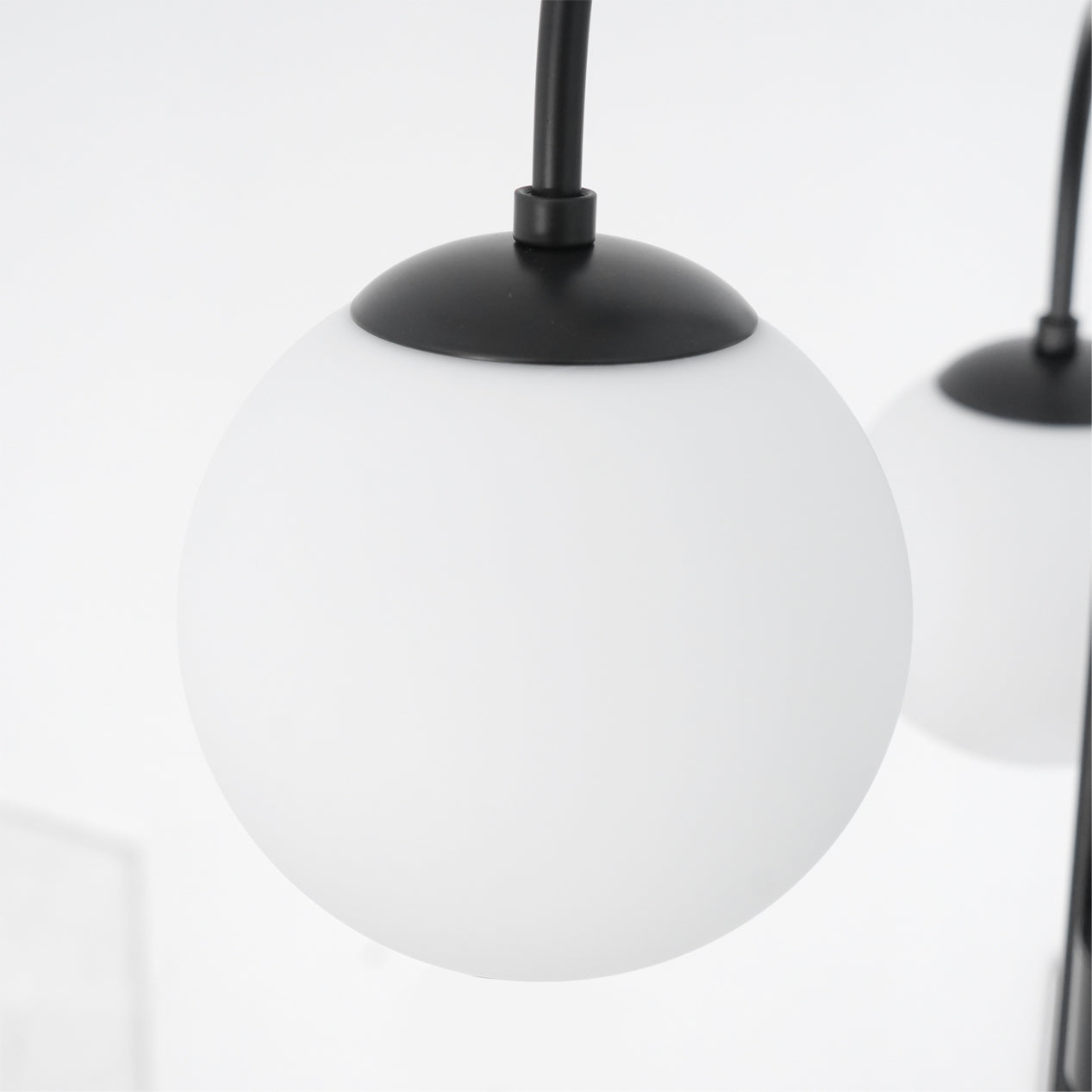 Zwanenhals Kroonluchter Ø76 cm – 8-Lichts Hanglamp met Glazen Bollen Goud/Zwart
