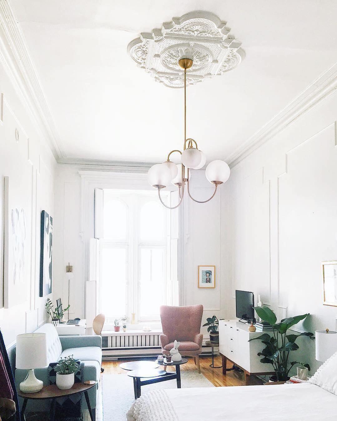 Zwanenhals Kroonluchter Ø76 cm – 8-Lichts Hanglamp met Glazen Bollen Goud/Zwart