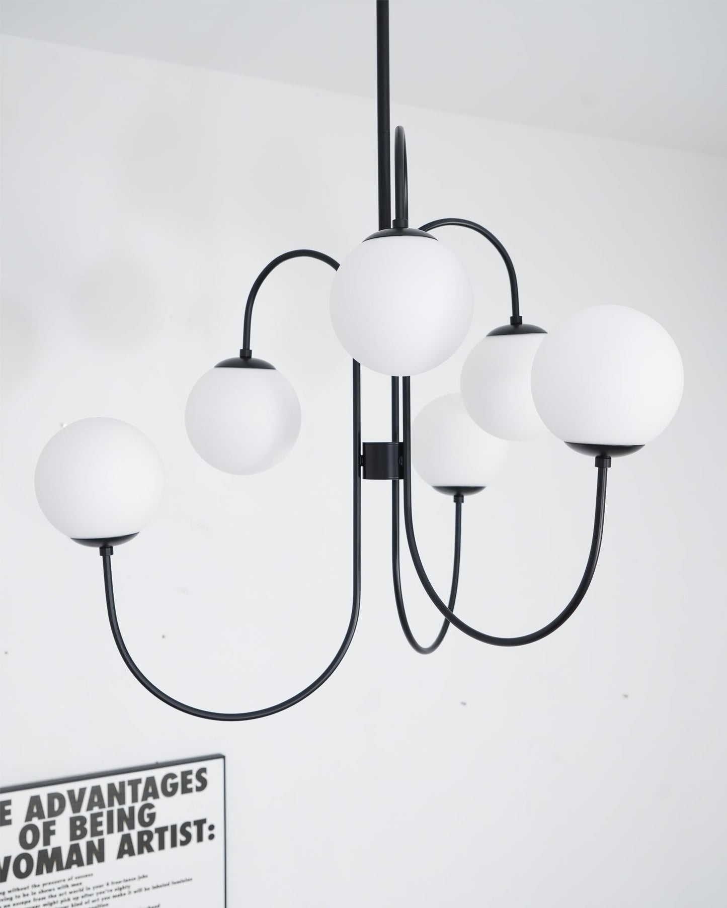Zwanenhals Kroonluchter Ø76 cm – 8-Lichts Hanglamp met Glazen Bollen Goud/Zwart