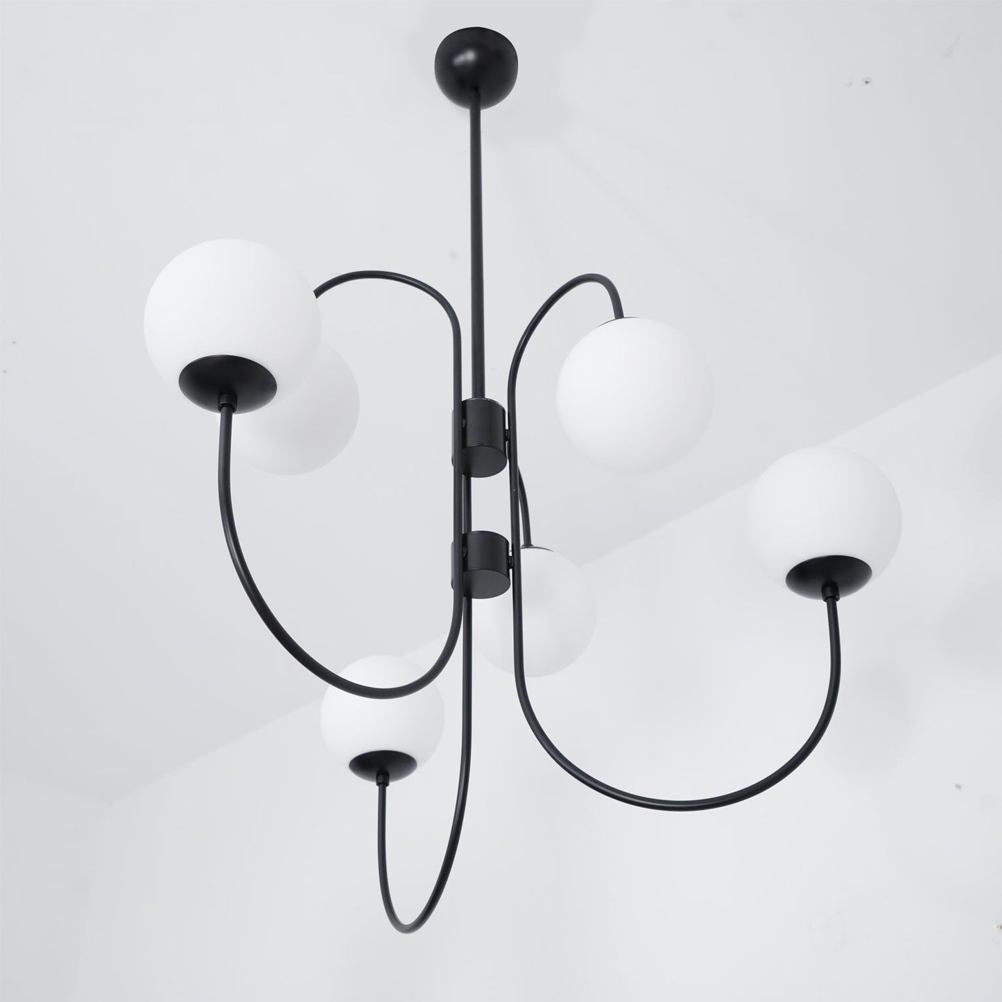 Zwanenhals Kroonluchter Ø76 cm – 8-Lichts Hanglamp met Glazen Bollen Goud/Zwart