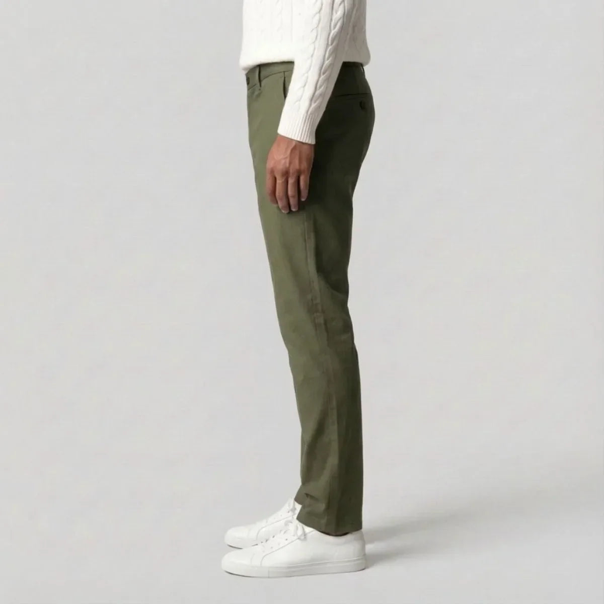 Groene chino met regular fit en zijzakken