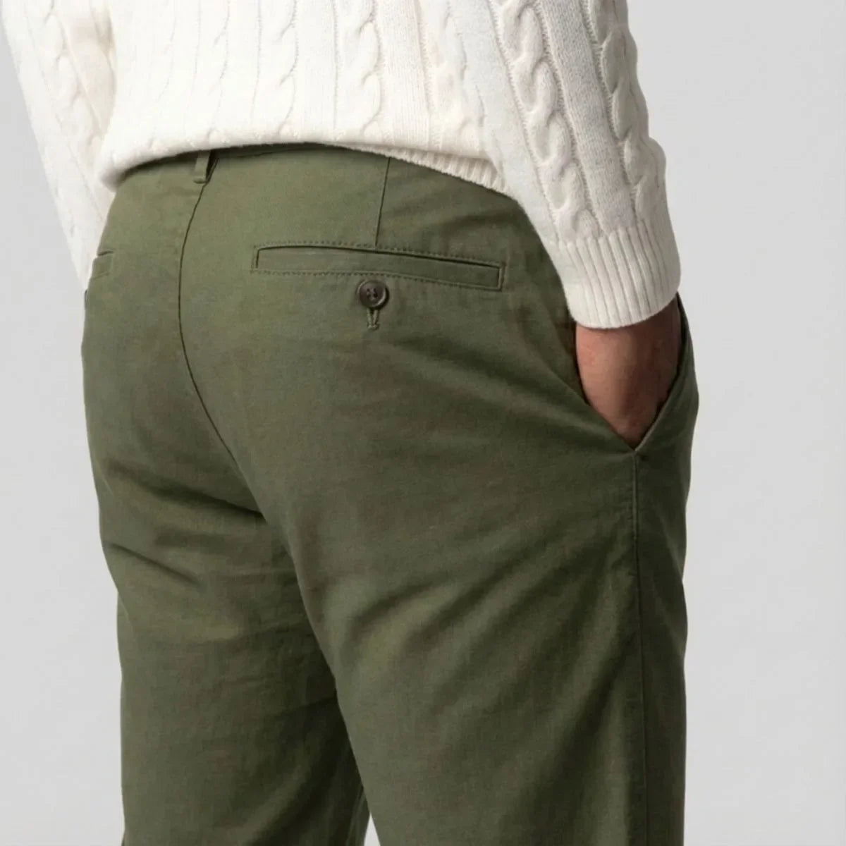 Groene chino met regular fit en zijzakken