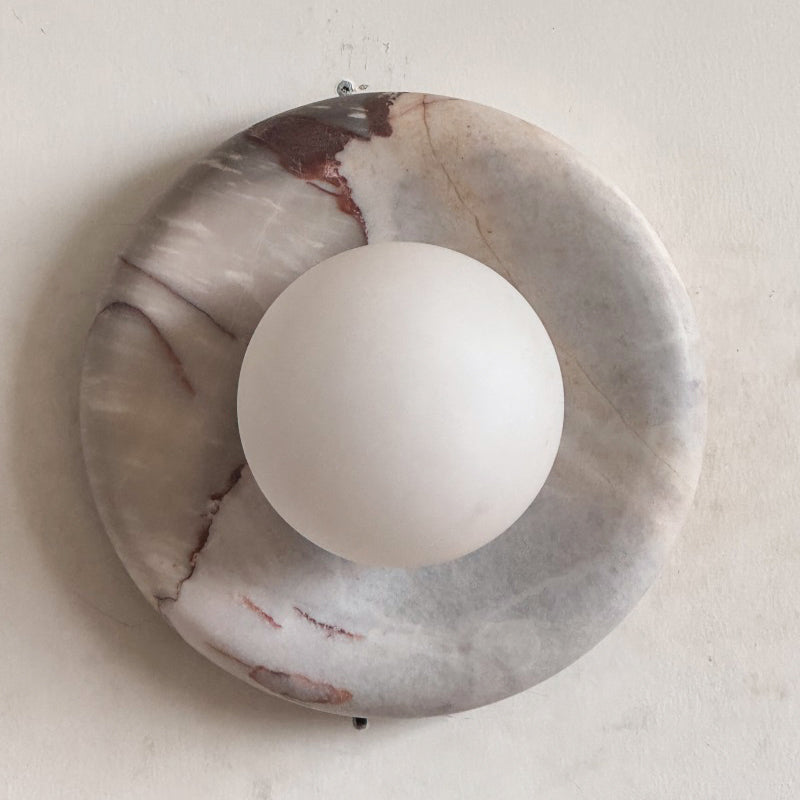 Ronde Design Wandlamp Met Marmeren Achterplaat En Glazen Bol Voor Hal En Slaapkamer