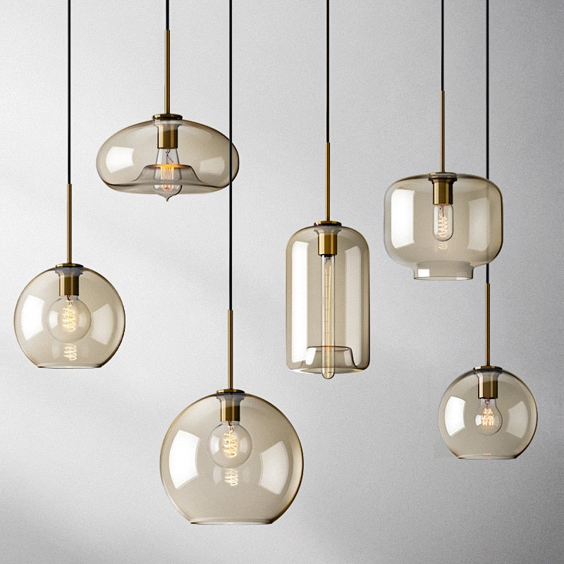 Glazen Hanglamp met Cognackleurige Kap – Stijlvolle Eetkamerverlichting in Verschillende Vormen
