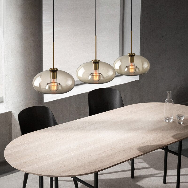 Glazen Hanglamp met Cognackleurige Kap – Stijlvolle Eetkamerverlichting in Verschillende Vormen