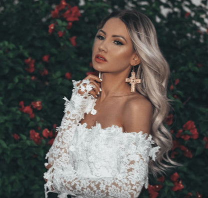 Witte Kanten Midi Jurk Off-Shoulder Vrouwelijk Design