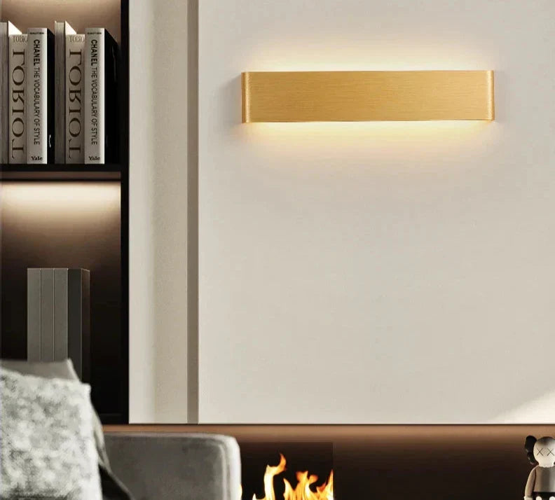 Ultra-dunne design wandlamp APHRODITE — moderne aluminium LED-wandverlichting met acryl kap