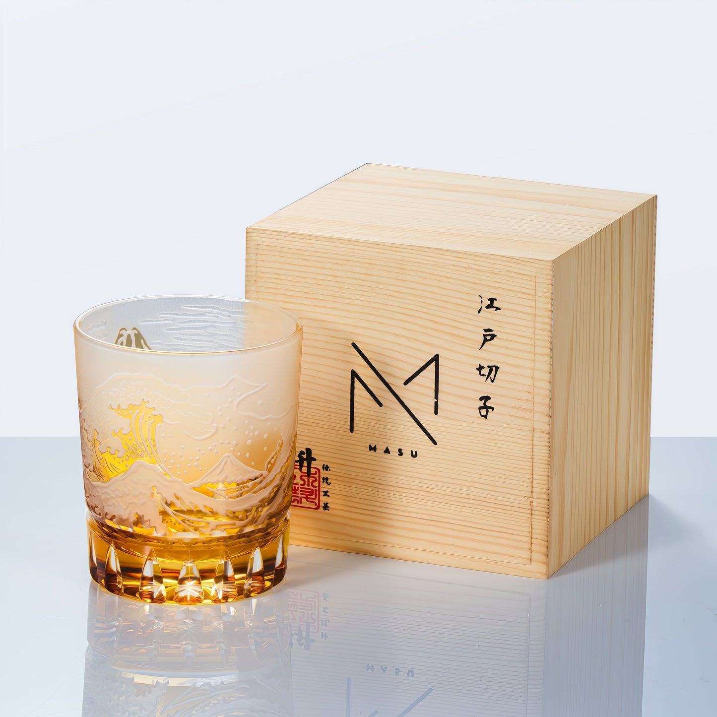Handgeslepen Japans Whiskyglas met Fuji Golfmotief – Kristal Geschenkset met Houten Doos