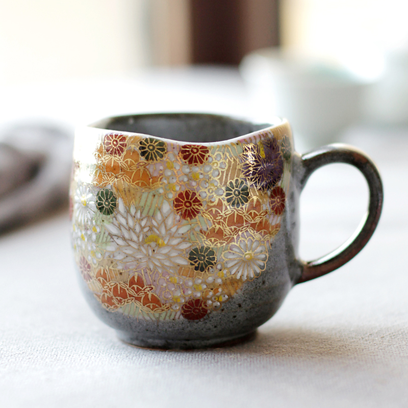 Handgemaakte Japanse Porseleinen Mok met Hanazume Bloemenpatroon 230ml – Authentieke Kutani Keramiek voor Thee of Koffie