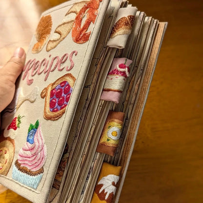 Handgemaakt Receptenboek met Geborduurd Omslag en Spatwaterdichte Pagina's