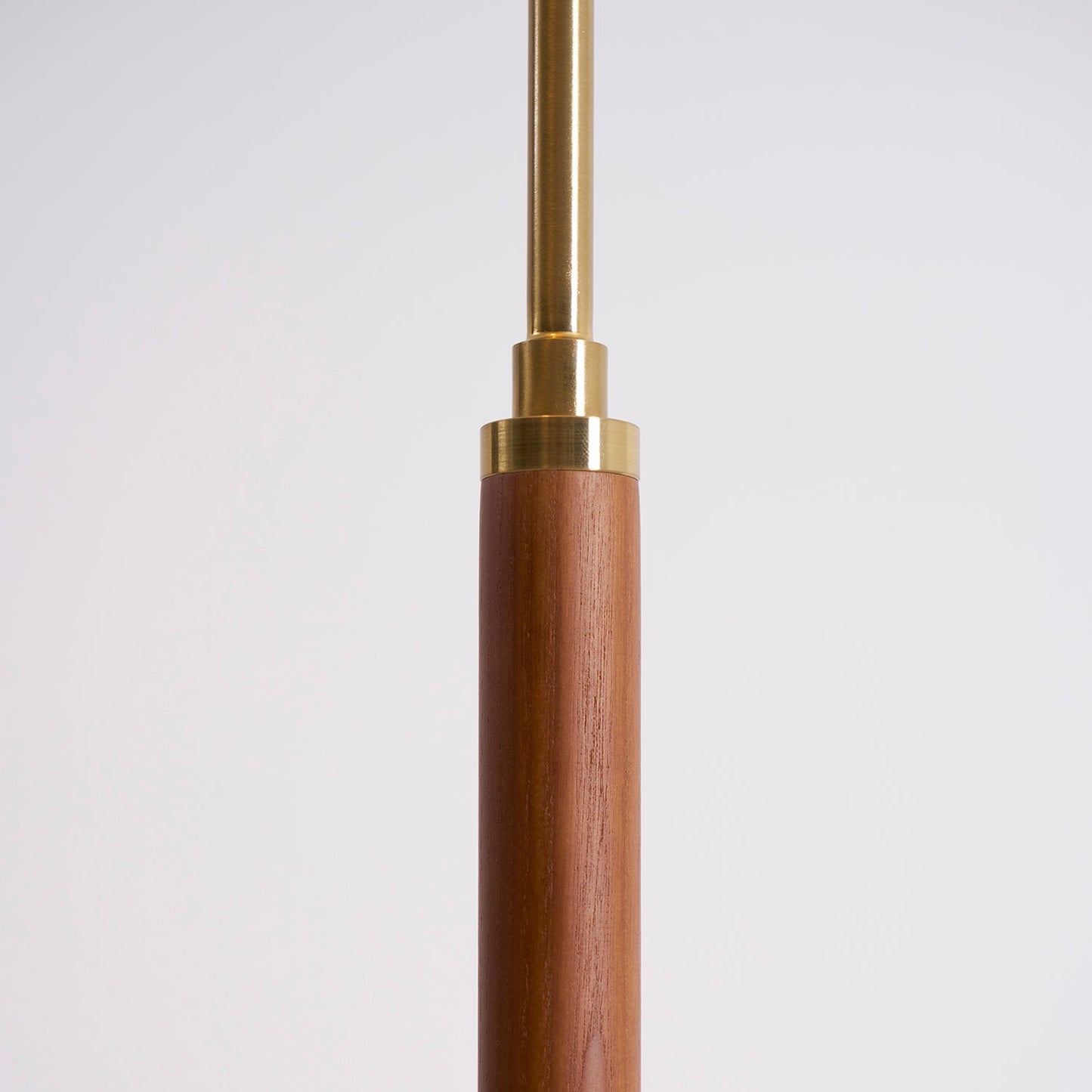Luxe Vloerlamp met Dubbele Stoffen Kap en Houten Details – 155 cm Hoog Design Statement