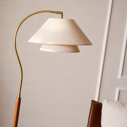 Luxe Vloerlamp met Dubbele Stoffen Kap en Houten Details – 155 cm Hoog Design Statement