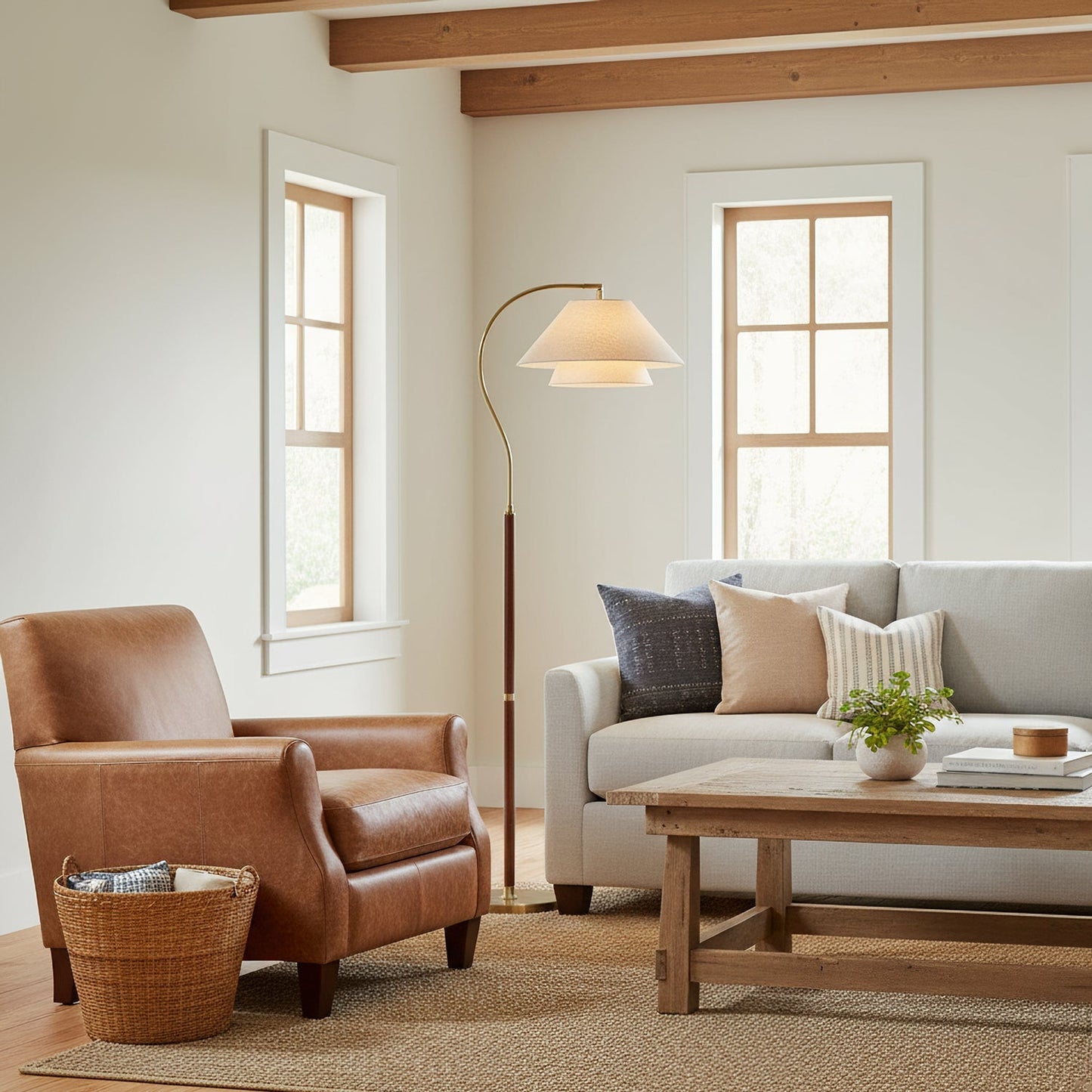 Luxe Vloerlamp met Dubbele Stoffen Kap en Houten Details – 155 cm Hoog Design Statement