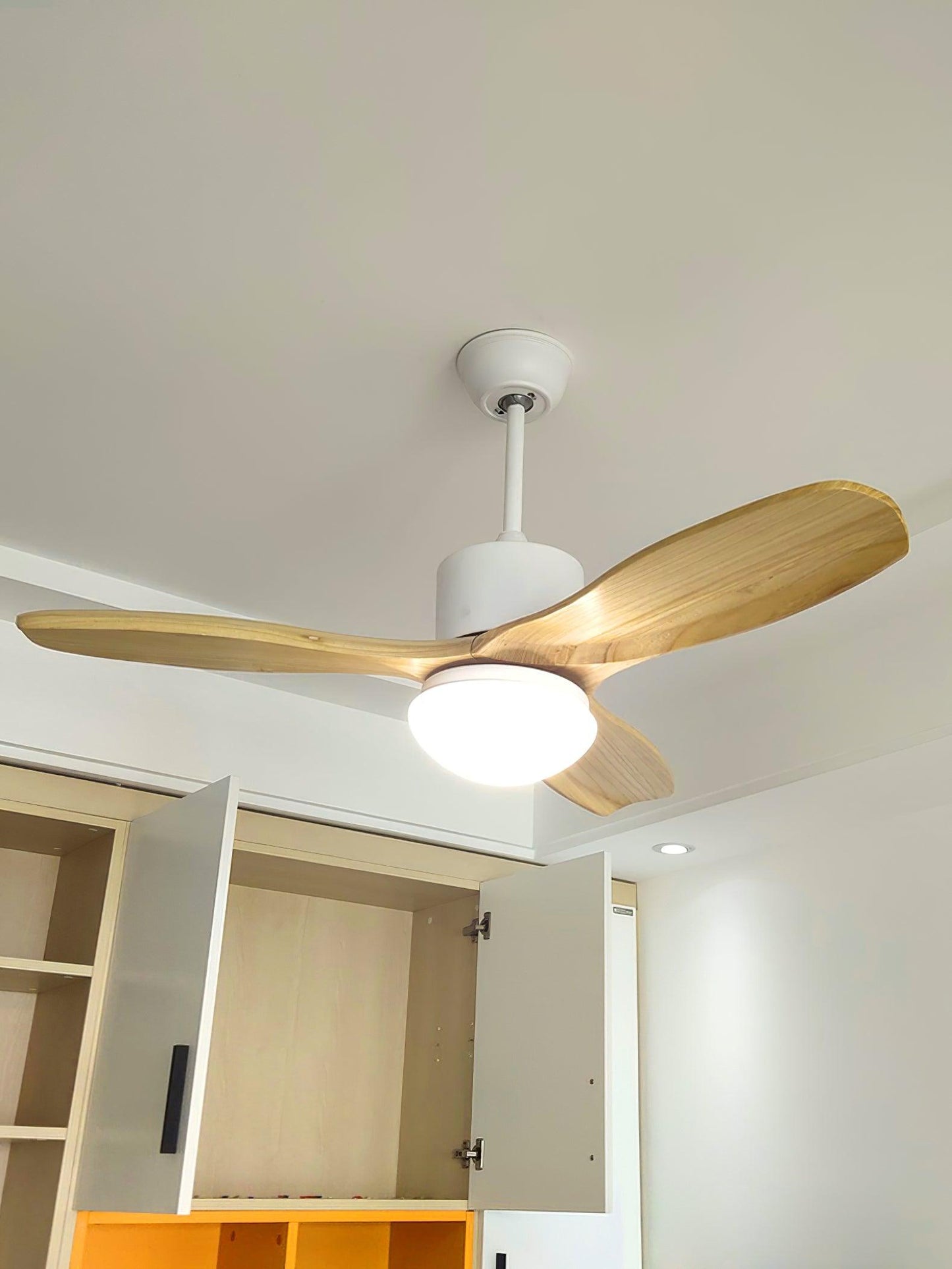 Scandinavische Plafondventilator met Verlichting Elegance Naturel – Vierkanten Houten Bladen met LED-Lamp & Afstandsbediening