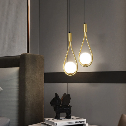 Nordic Hanglamp met Strakke Silhouet – Zwart & Goud Design