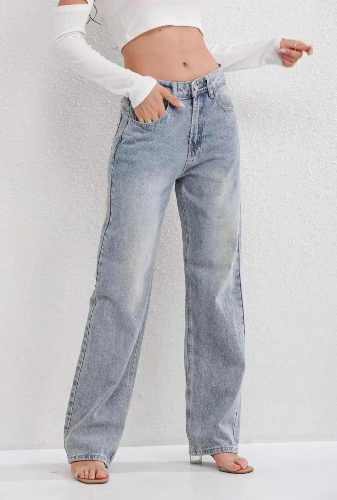 High waist jeans met gescheurde details