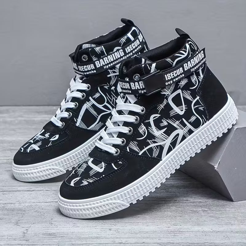 Hoge sneakers met grafisch patroon en vetersluiting